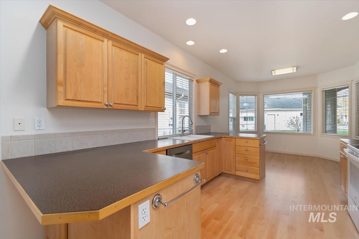 356 S Golden Eagle Lane, Eagle, Idaho 83616, 3 Bedrooms, 2 Bathrooms, Residential For Sale, Price $465,000,MLS 98980708