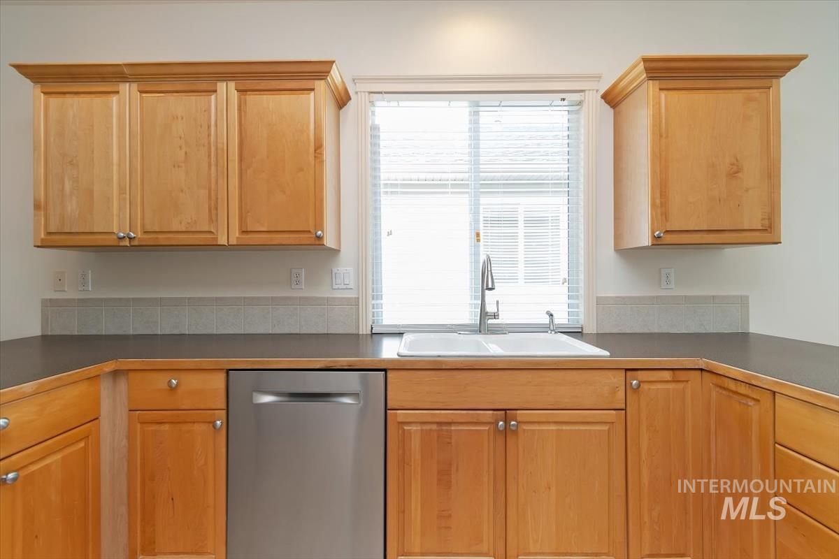 356 S Golden Eagle Lane, Eagle, Idaho 83616, 3 Bedrooms, 2 Bathrooms, Residential For Sale, Price $465,000,MLS 98980708