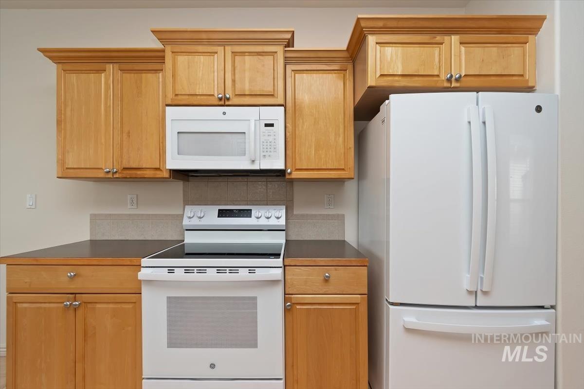 356 S Golden Eagle Lane, Eagle, Idaho 83616, 3 Bedrooms, 2 Bathrooms, Residential For Sale, Price $465,000,MLS 98980708