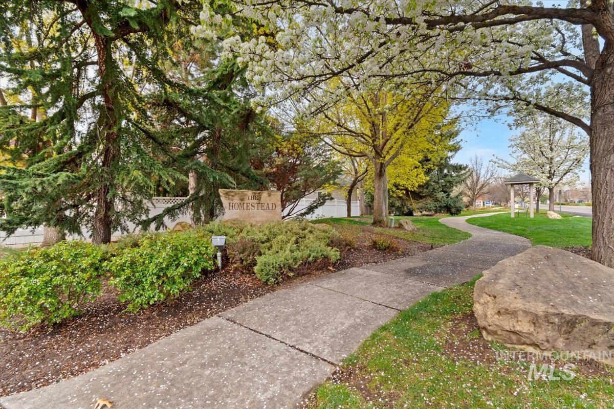 356 S Golden Eagle Lane, Eagle, Idaho 83616, 3 Bedrooms, 2 Bathrooms, Residential For Sale, Price $465,000,MLS 98980708