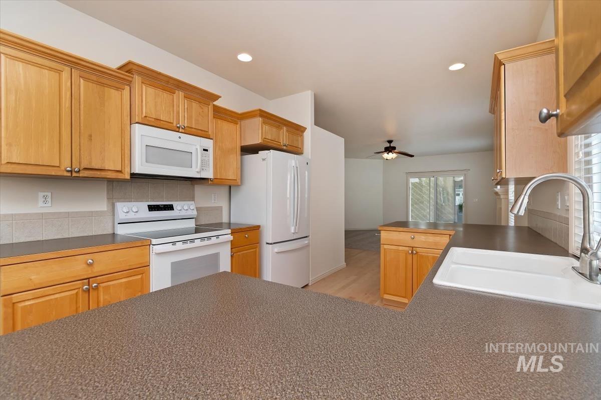 356 S Golden Eagle Lane, Eagle, Idaho 83616, 3 Bedrooms, 2 Bathrooms, Residential For Sale, Price $465,000,MLS 98980708