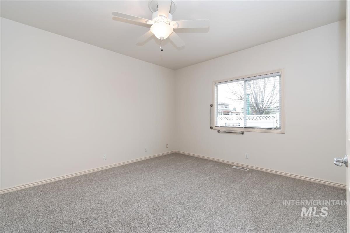 356 S Golden Eagle Lane, Eagle, Idaho 83616, 3 Bedrooms, 2 Bathrooms, Residential For Sale, Price $465,000,MLS 98980708