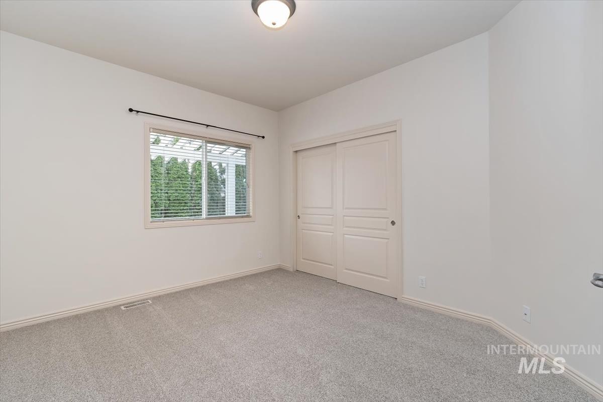 356 S Golden Eagle Lane, Eagle, Idaho 83616, 3 Bedrooms, 2 Bathrooms, Residential For Sale, Price $465,000,MLS 98980708