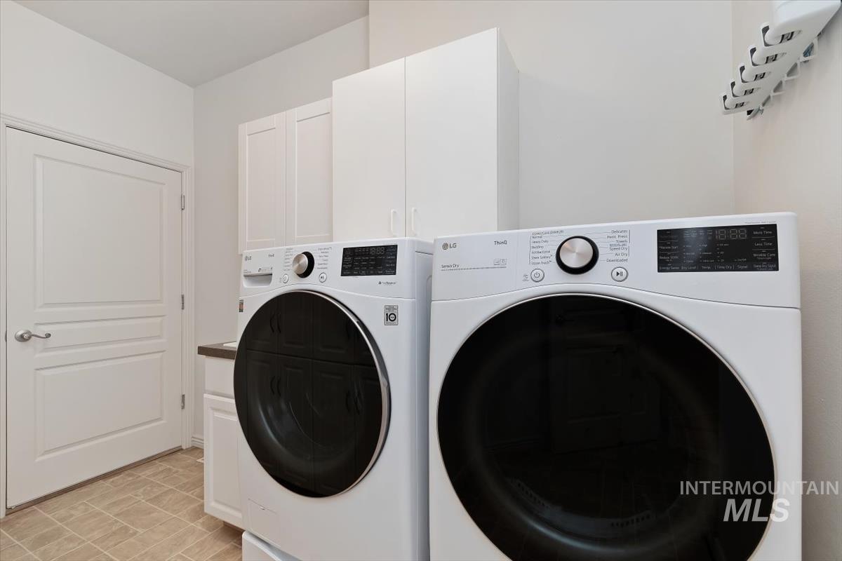 356 S Golden Eagle Lane, Eagle, Idaho 83616, 3 Bedrooms, 2 Bathrooms, Residential For Sale, Price $465,000,MLS 98980708