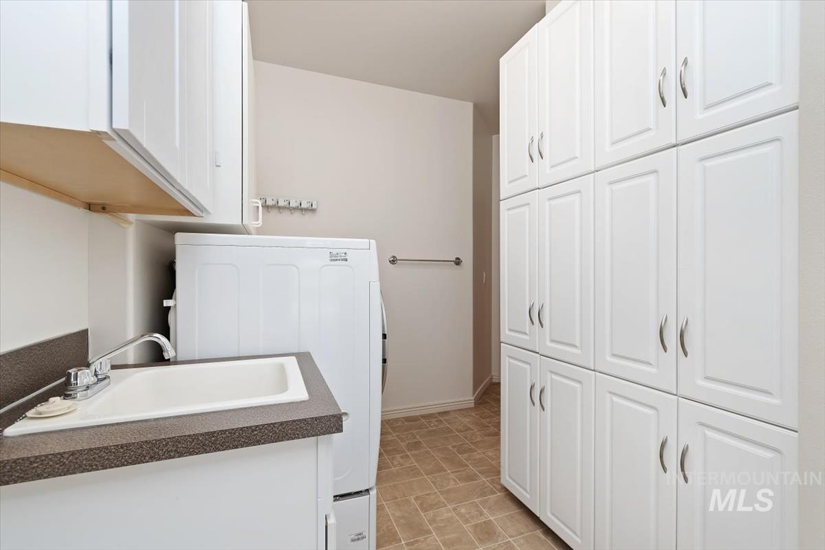 356 S Golden Eagle Lane, Eagle, Idaho 83616, 3 Bedrooms, 2 Bathrooms, Residential For Sale, Price $465,000,MLS 98980708