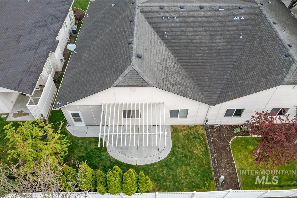 356 S Golden Eagle Lane, Eagle, Idaho 83616, 3 Bedrooms, 2 Bathrooms, Residential For Sale, Price $465,000,MLS 98980708