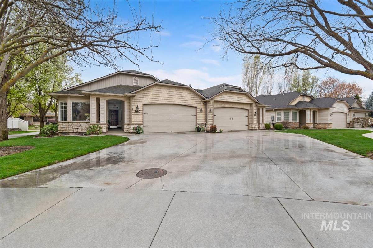 356 S Golden Eagle Lane, Eagle, Idaho 83616, 3 Bedrooms, 2 Bathrooms, Residential For Sale, Price $465,000,MLS 98980708