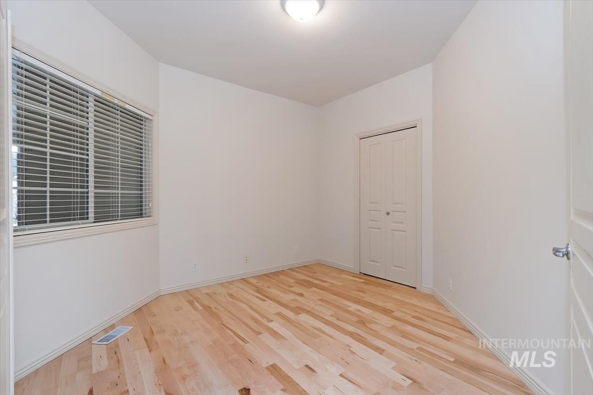 356 S Golden Eagle Lane, Eagle, Idaho 83616, 3 Bedrooms, 2 Bathrooms, Residential For Sale, Price $465,000,MLS 98980708