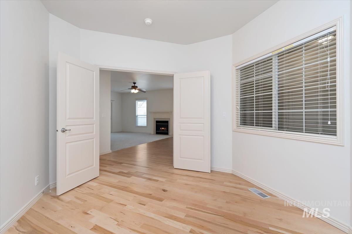 356 S Golden Eagle Lane, Eagle, Idaho 83616, 3 Bedrooms, 2 Bathrooms, Residential For Sale, Price $465,000,MLS 98980708