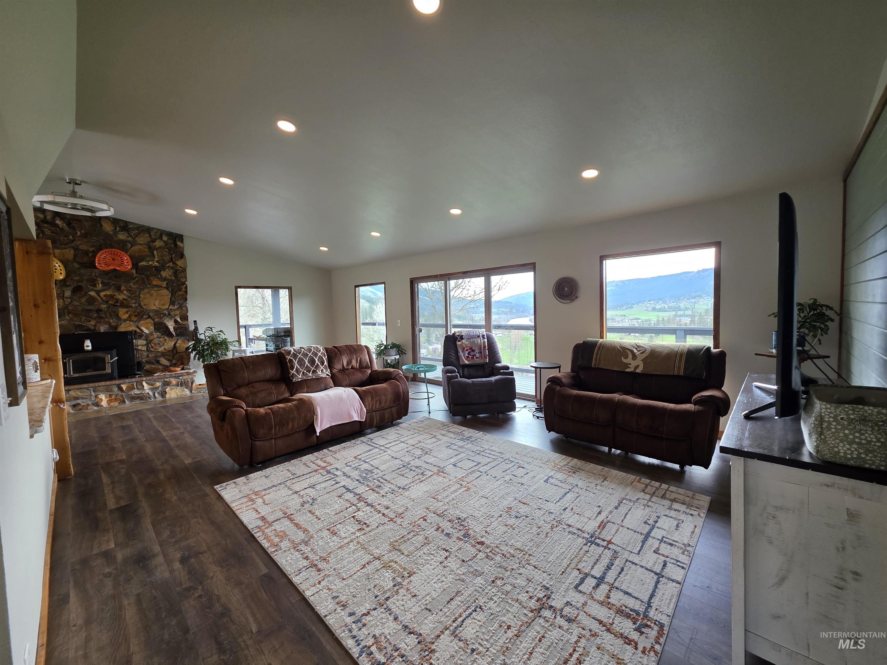 131 Beaver Nob Dr, Kamiah, Idaho 83536, 3 Bedrooms, 2 Bathrooms, Residential For Sale, Price $894,500,MLS 98980722