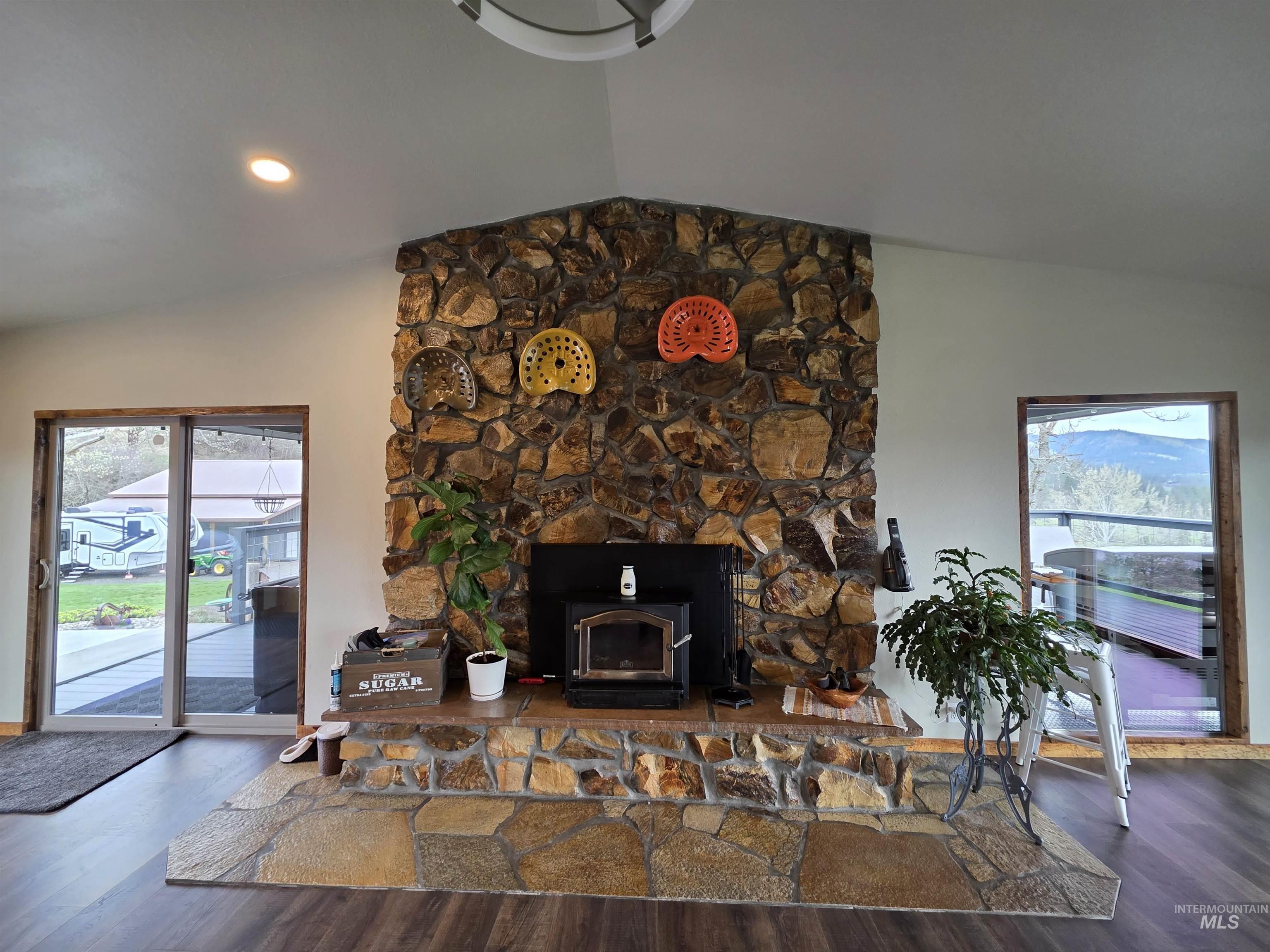 131 Beaver Nob Dr, Kamiah, Idaho 83536, 3 Bedrooms, 2 Bathrooms, Residential For Sale, Price $894,500,MLS 98980722