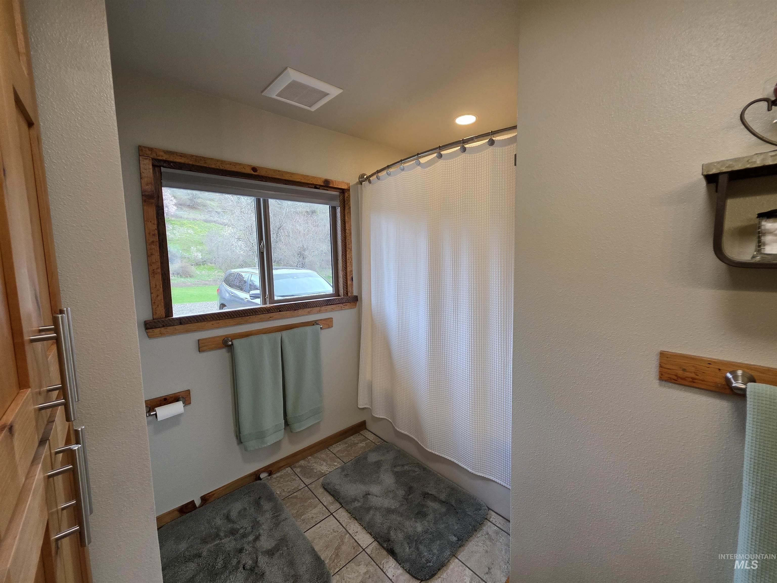 131 Beaver Nob Dr, Kamiah, Idaho 83536, 3 Bedrooms, 2 Bathrooms, Residential For Sale, Price $894,500,MLS 98980722