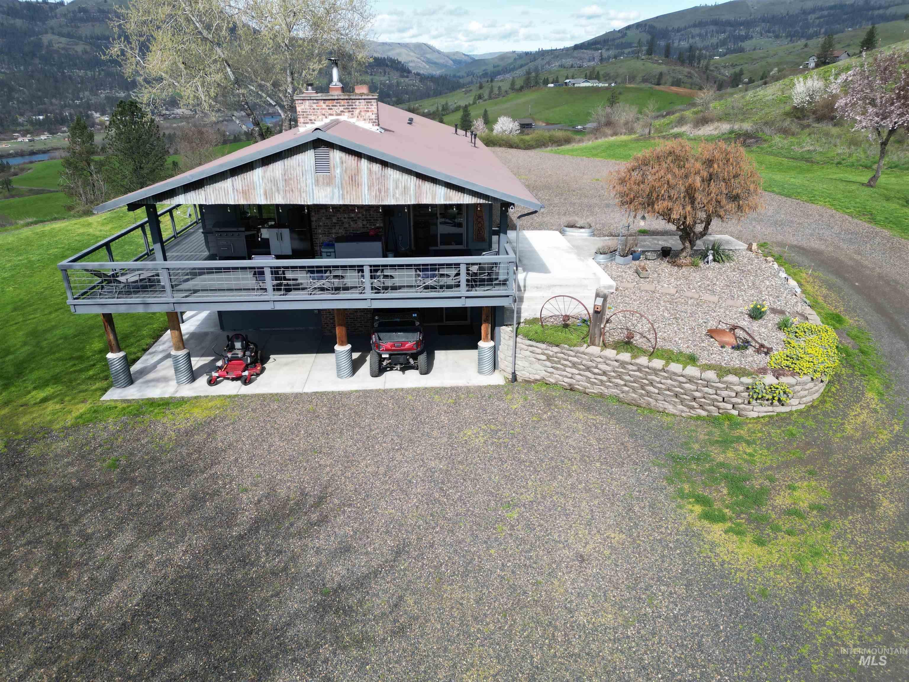 131 Beaver Nob Dr, Kamiah, Idaho 83536, 3 Bedrooms, 2 Bathrooms, Residential For Sale, Price $894,500,MLS 98980722