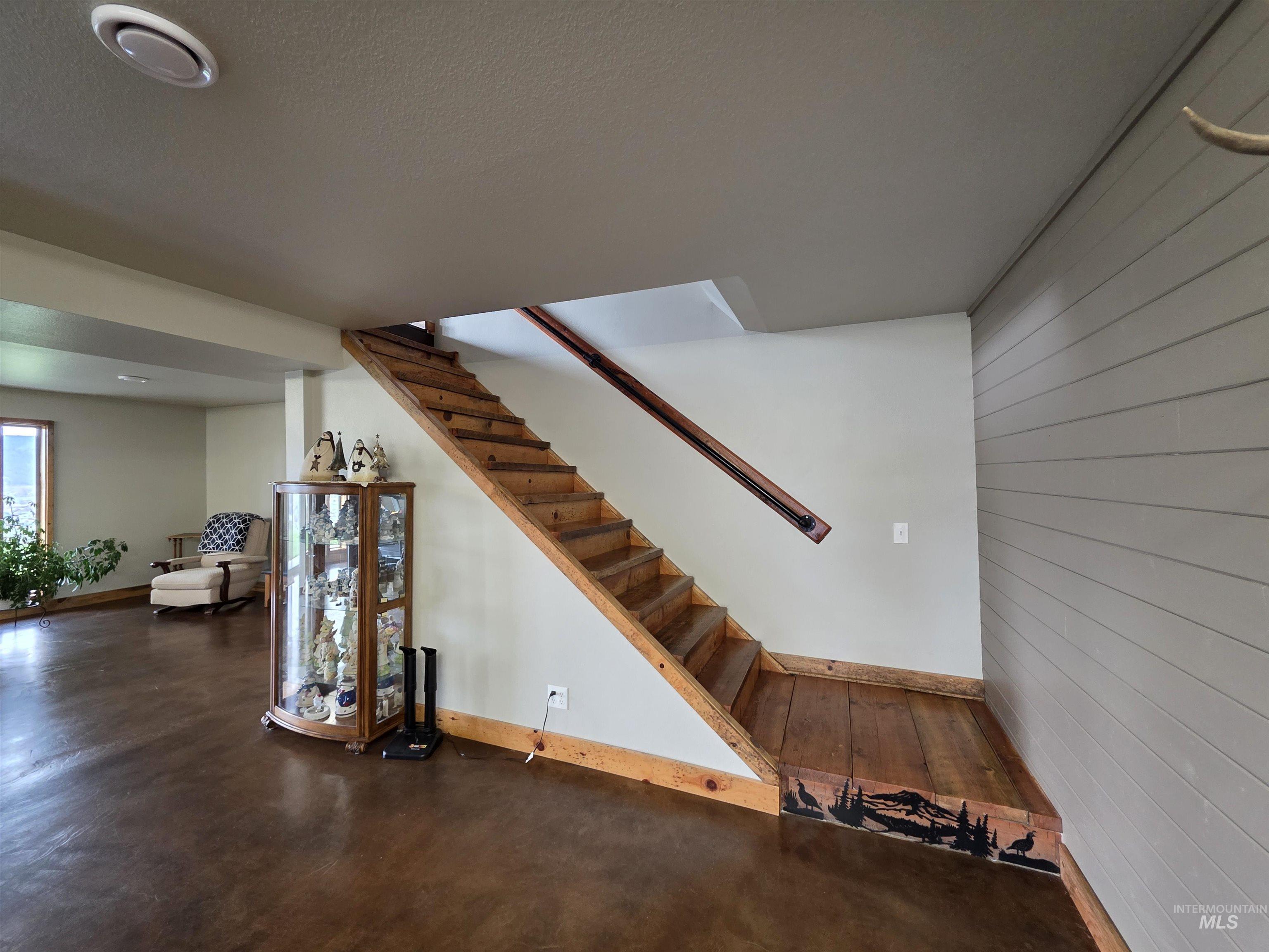 131 Beaver Nob Dr, Kamiah, Idaho 83536, 3 Bedrooms, 2 Bathrooms, Residential For Sale, Price $894,500,MLS 98980722