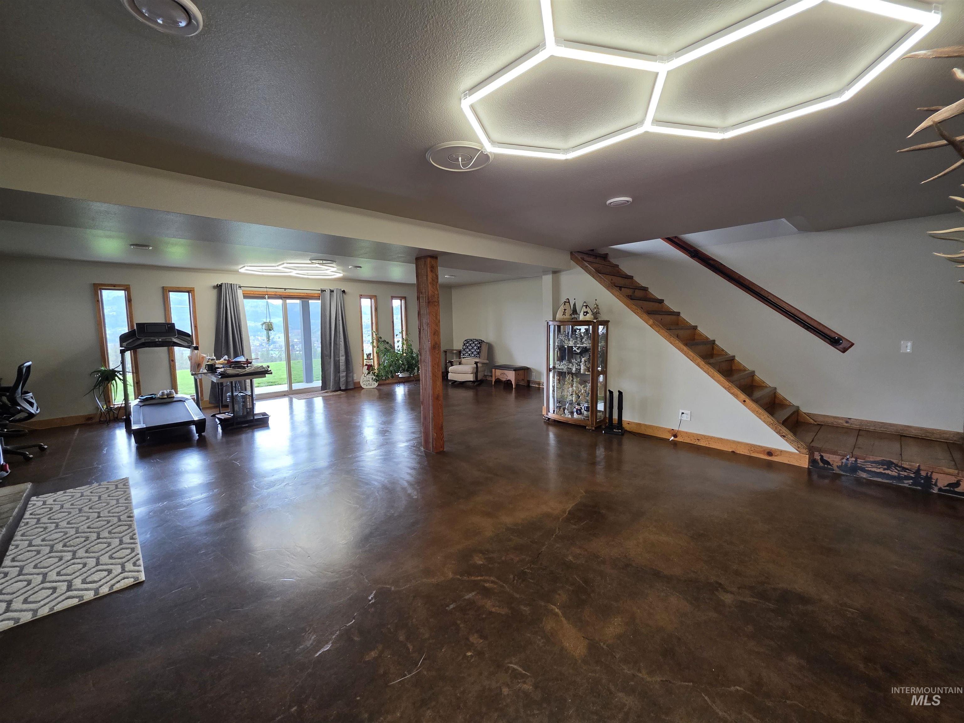 131 Beaver Nob Dr, Kamiah, Idaho 83536, 3 Bedrooms, 2 Bathrooms, Residential For Sale, Price $894,500,MLS 98980722