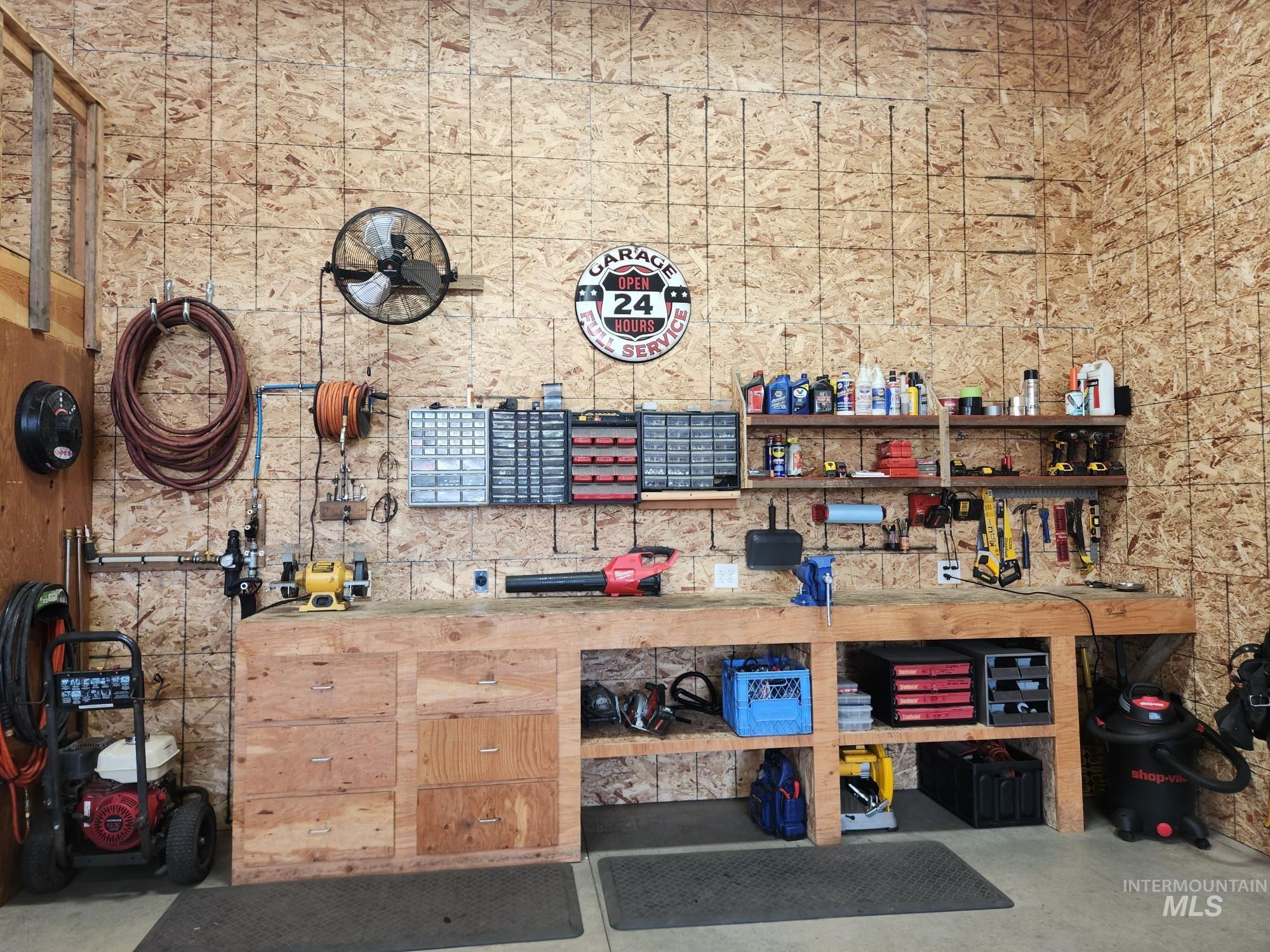 131 Beaver Nob Dr, Kamiah, Idaho 83536, 3 Bedrooms, 2 Bathrooms, Residential For Sale, Price $894,500,MLS 98980722