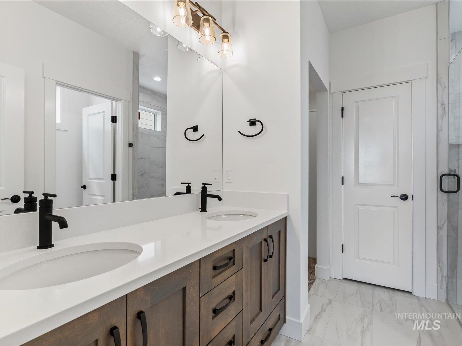 365 S Bumper Way, Boise, Idaho 83716, 3 Bedrooms, 2 Bathrooms, Residential For Sale, Price $489,900,MLS 98980723