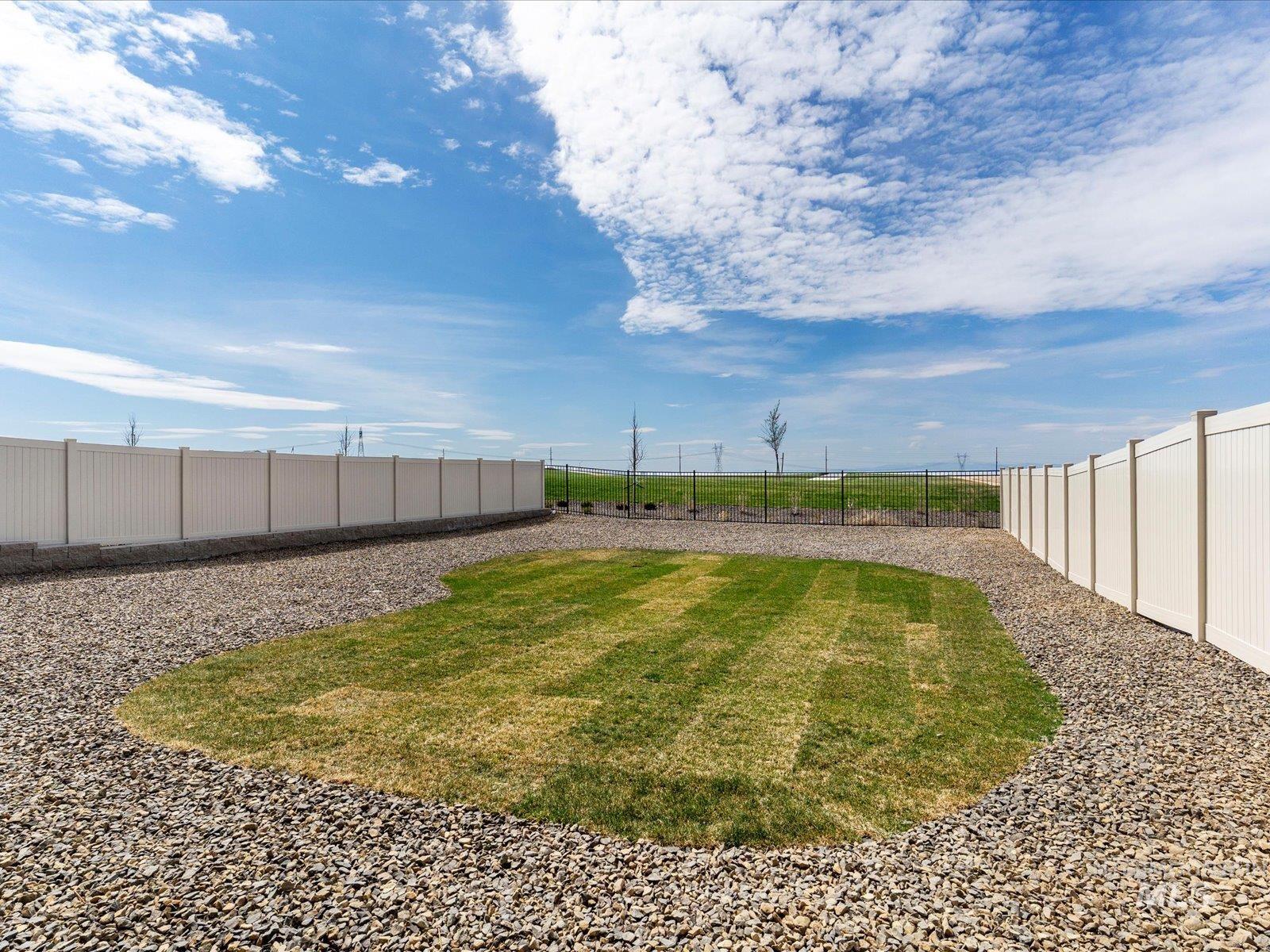 365 S Bumper Way, Boise, Idaho 83716, 3 Bedrooms, 2 Bathrooms, Residential For Sale, Price $489,900,MLS 98980723