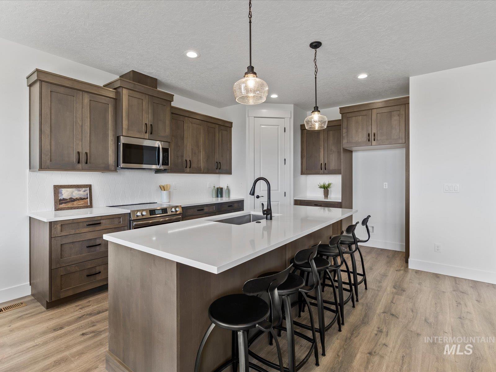 365 S Bumper Way, Boise, Idaho 83716, 3 Bedrooms, 2 Bathrooms, Residential For Sale, Price $489,900,MLS 98980723