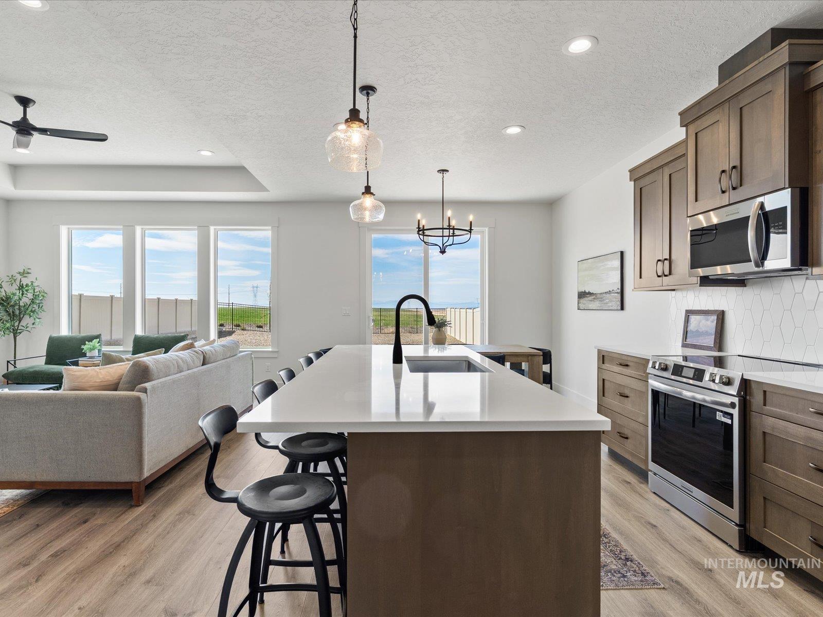 365 S Bumper Way, Boise, Idaho 83716, 3 Bedrooms, 2 Bathrooms, Residential For Sale, Price $489,900,MLS 98980723