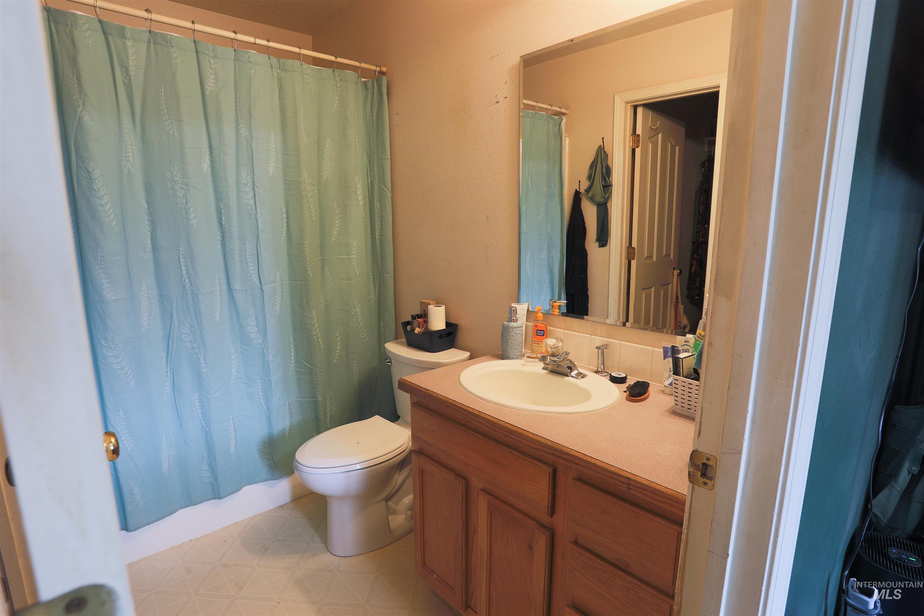 611 Chadham Ct, Fruitland, Idaho 83619, 3 Bedrooms, 2 Bathrooms, Residential For Sale, Price $320,000,MLS 98980727