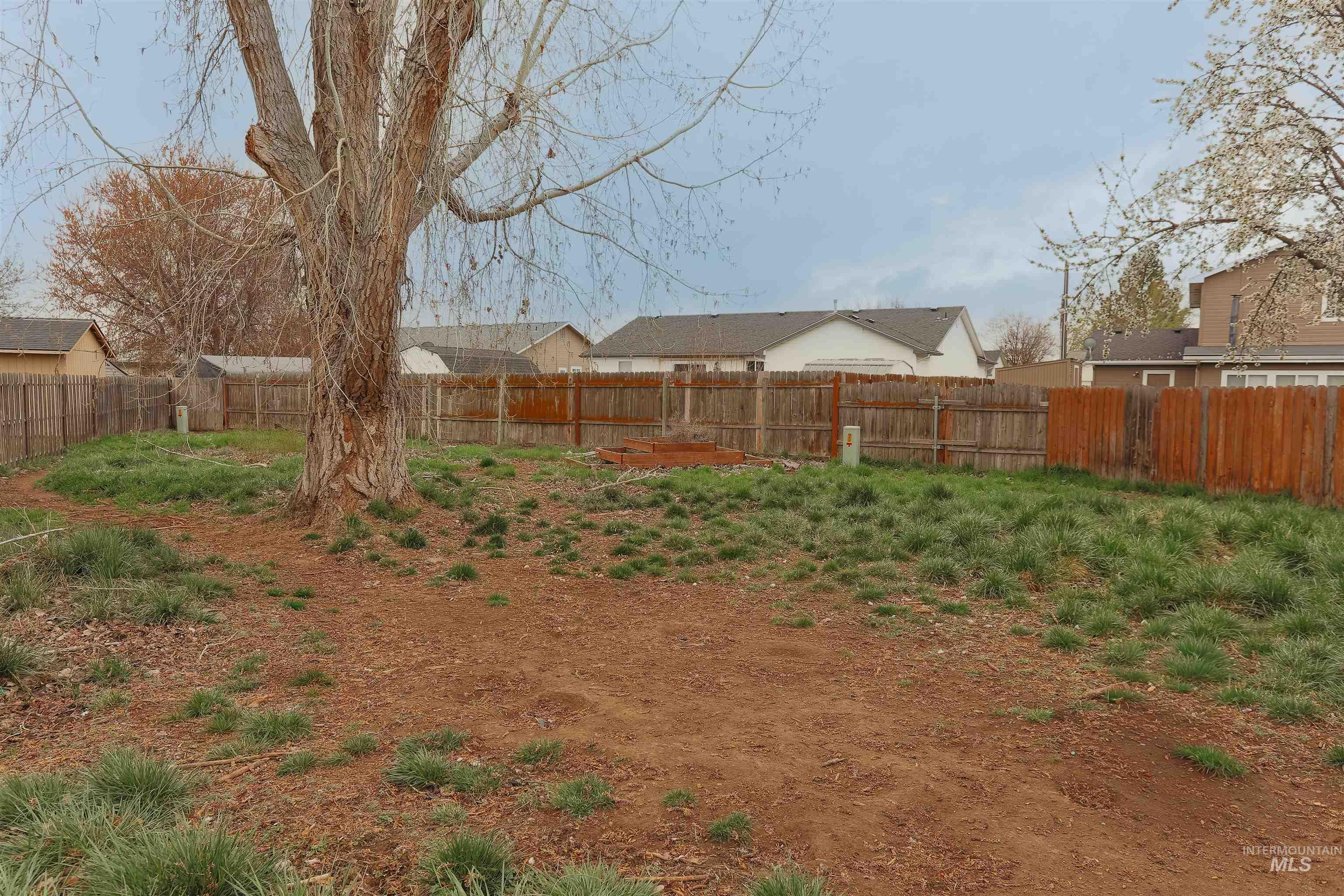 611 Chadham Ct, Fruitland, Idaho 83619, 3 Bedrooms, 2 Bathrooms, Residential For Sale, Price $320,000,MLS 98980727