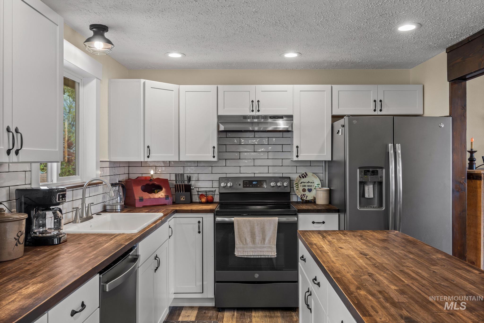 4715 N Sorrento, Boise, Idaho 83704, 4 Bedrooms, 2 Bathrooms, Residential For Sale, Price $559,990,MLS 98980729