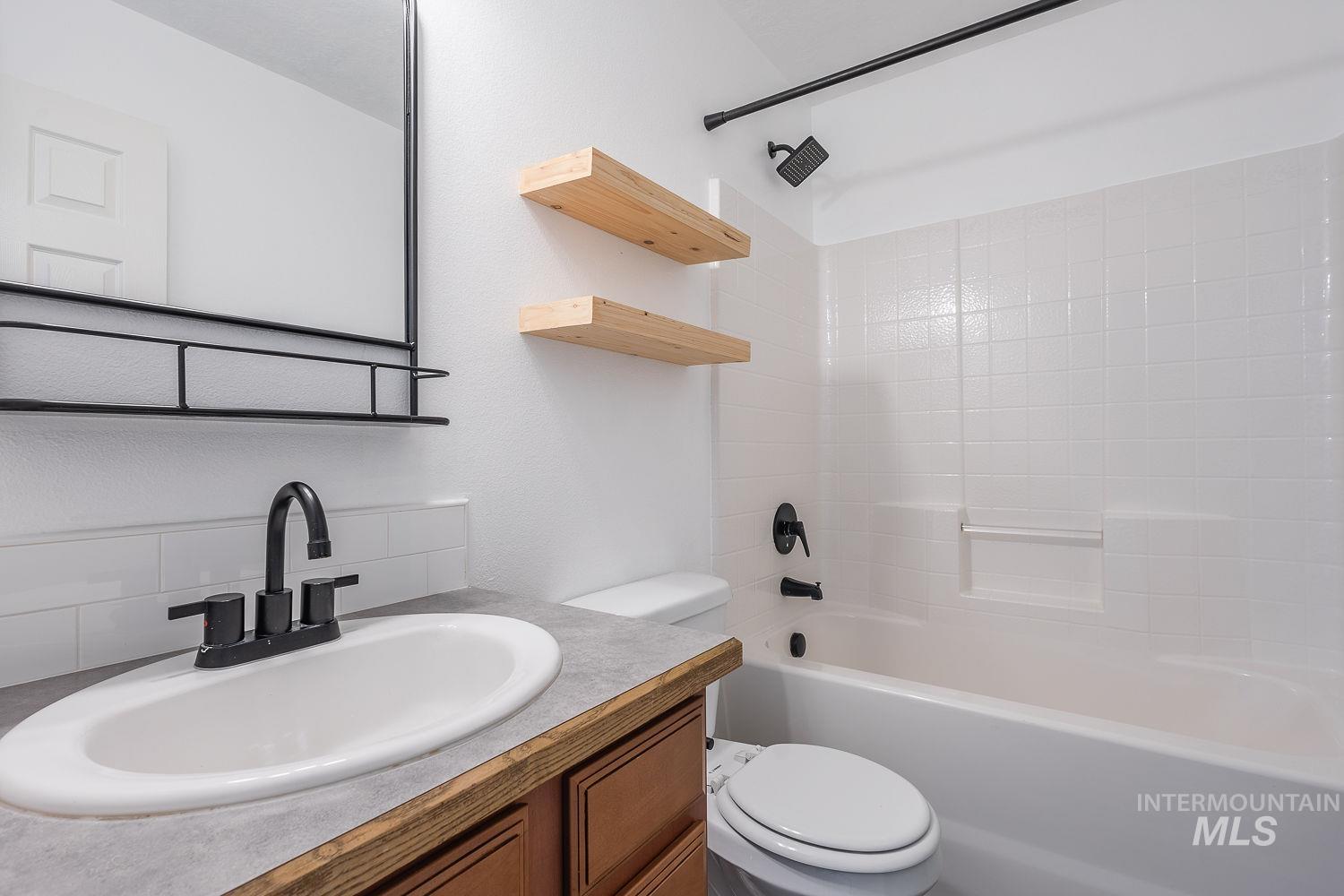 14179 Silver Lining Dr., Caldwell, Idaho 83607, 3 Bedrooms, 2 Bathrooms, Residential For Sale, Price $469,000,MLS 98980732