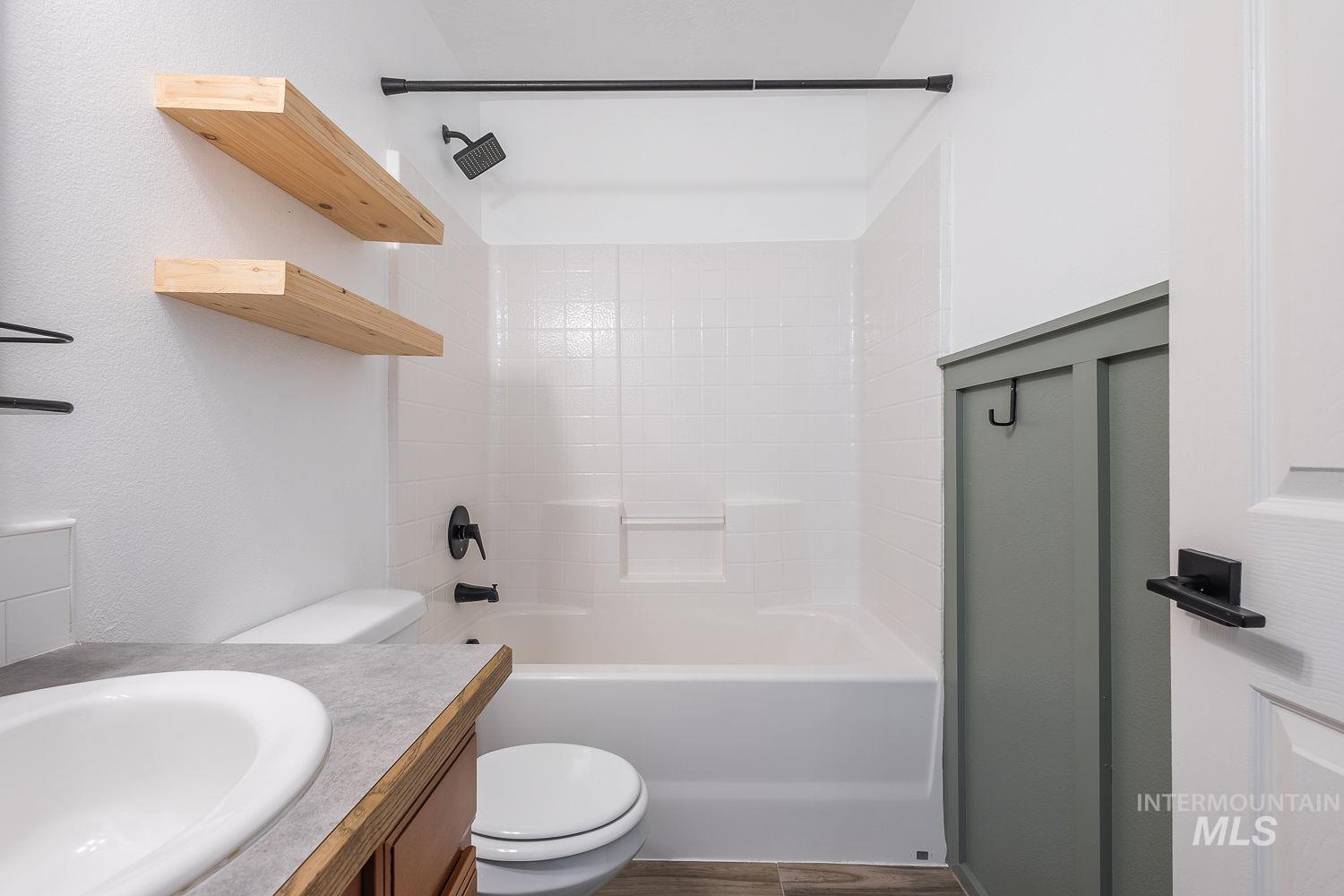 14179 Silver Lining Dr., Caldwell, Idaho 83607, 3 Bedrooms, 2 Bathrooms, Residential For Sale, Price $469,000,MLS 98980732