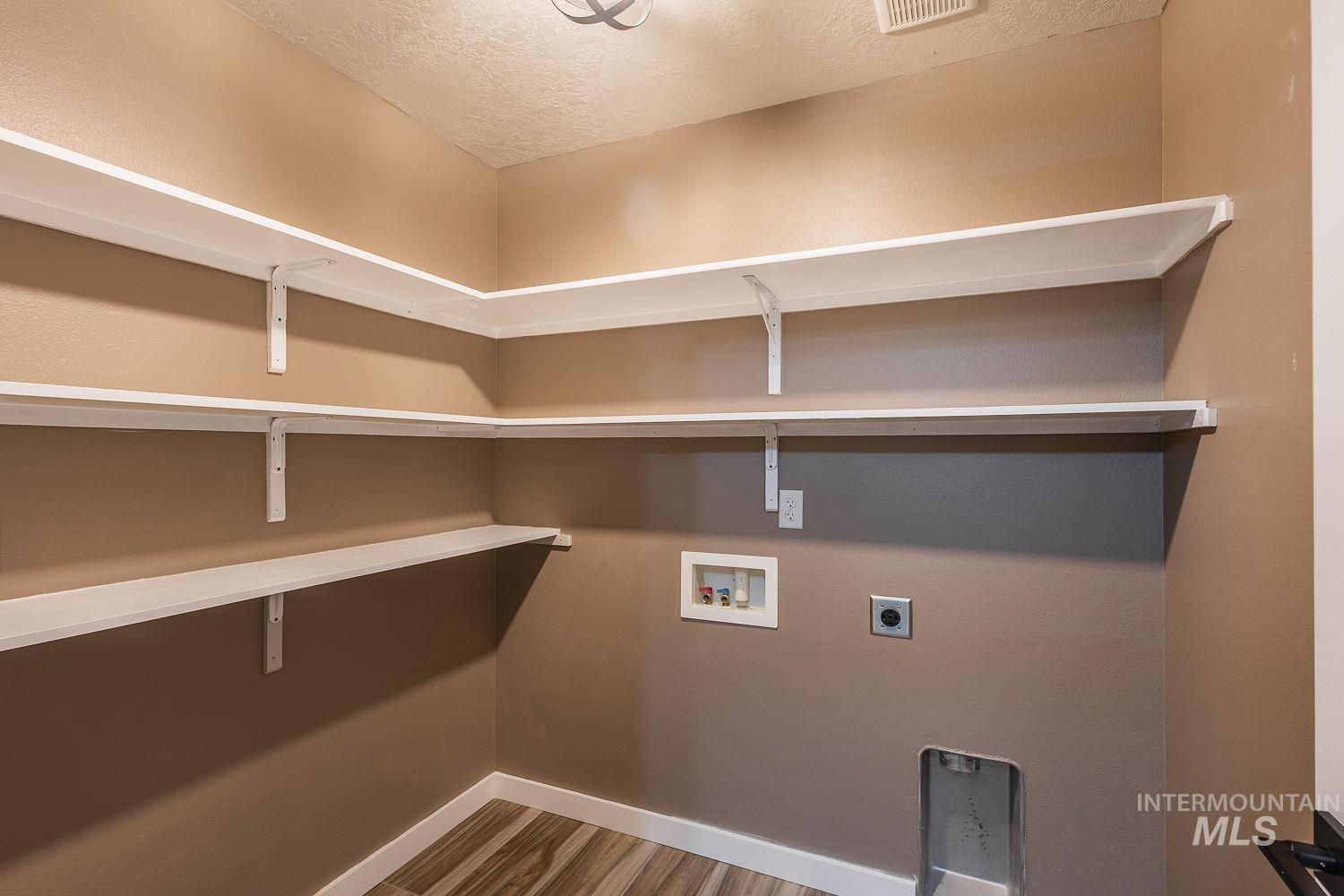 14179 Silver Lining Dr., Caldwell, Idaho 83607, 3 Bedrooms, 2 Bathrooms, Residential For Sale, Price $469,000,MLS 98980732