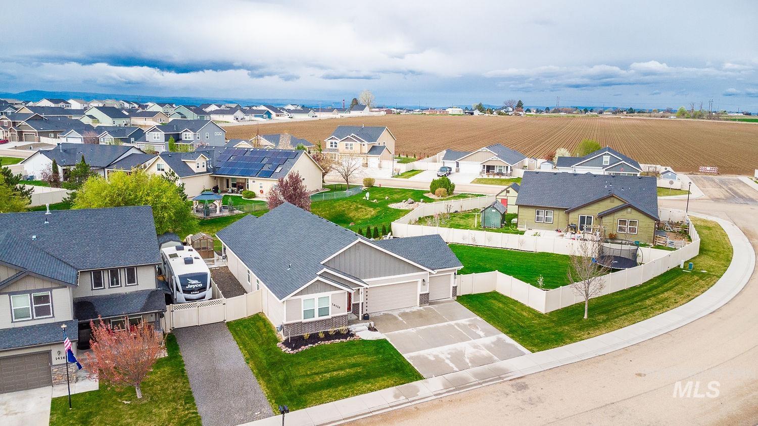 14179 Silver Lining Dr., Caldwell, Idaho 83607, 3 Bedrooms, 2 Bathrooms, Residential For Sale, Price $469,000,MLS 98980732