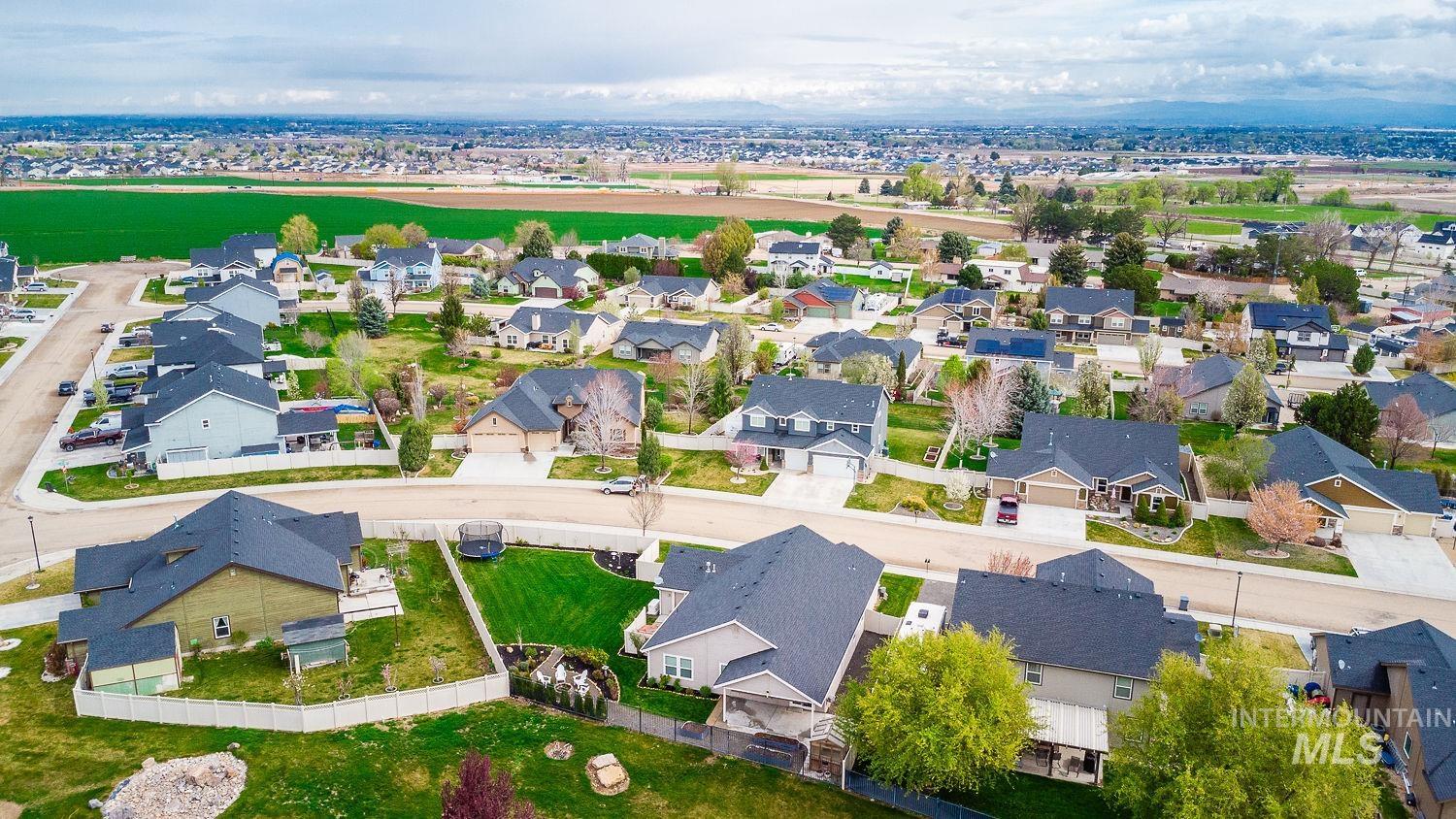 14179 Silver Lining Dr., Caldwell, Idaho 83607, 3 Bedrooms, 2 Bathrooms, Residential For Sale, Price $469,000,MLS 98980732