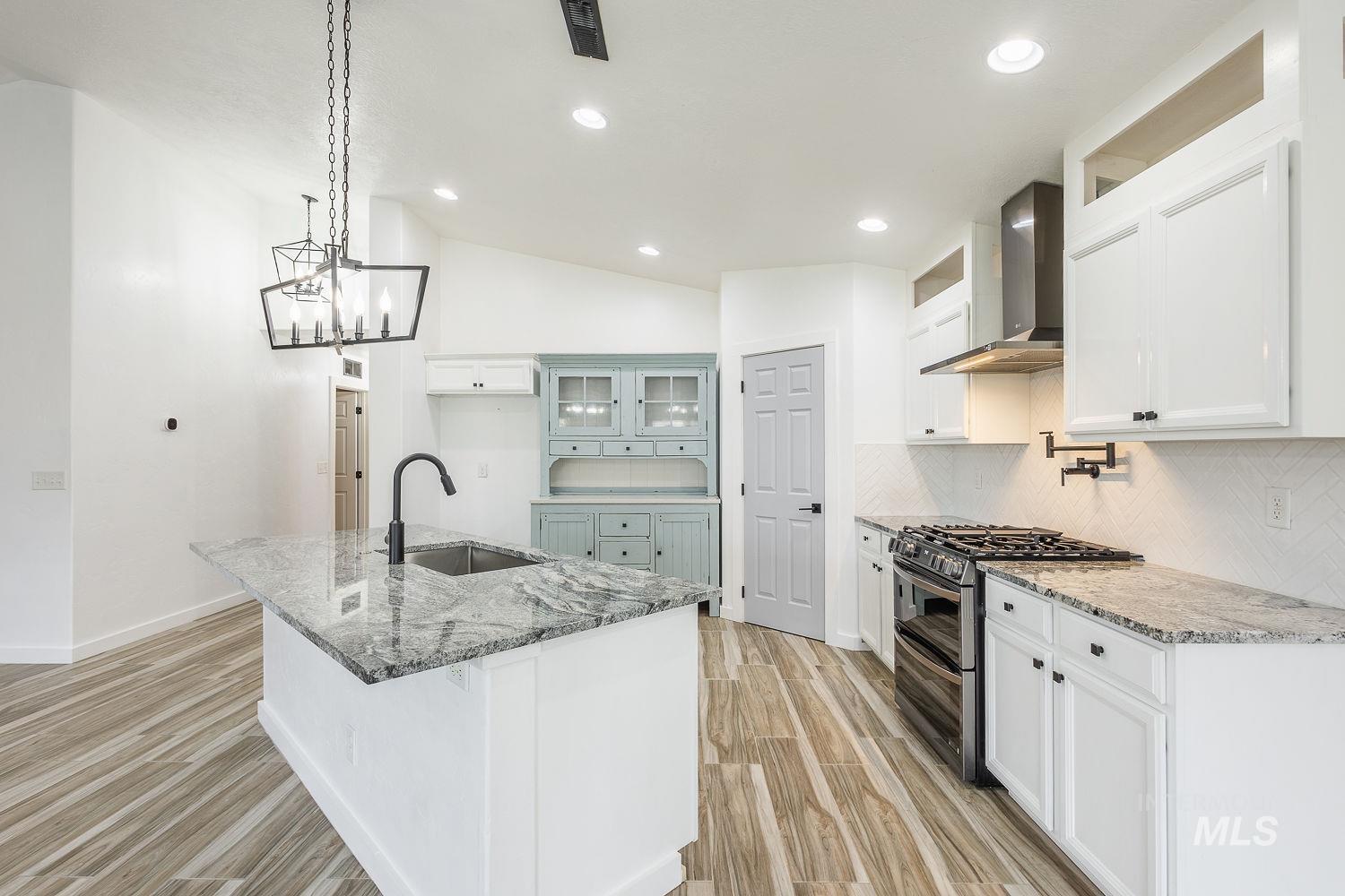 14179 Silver Lining Dr., Caldwell, Idaho 83607, 3 Bedrooms, 2 Bathrooms, Residential For Sale, Price $469,000,MLS 98980732