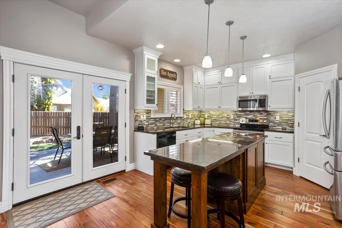 1406 N Lopez, Eagle, Idaho 83616, 4 Bedrooms, 3 Bathrooms, Residential For Sale, Price $765,000,MLS 98980733