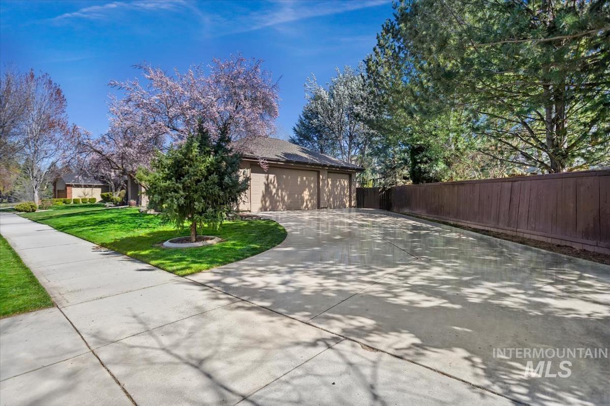 1406 N Lopez, Eagle, Idaho 83616, 4 Bedrooms, 3 Bathrooms, Residential For Sale, Price $765,000,MLS 98980733