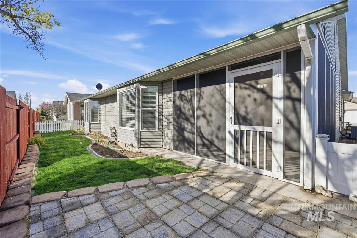 326 N Westminster St, Nampa, Idaho 83651, 2 Bedrooms, 2 Bathrooms, Residential For Sale, Price $308,000,MLS 98980740