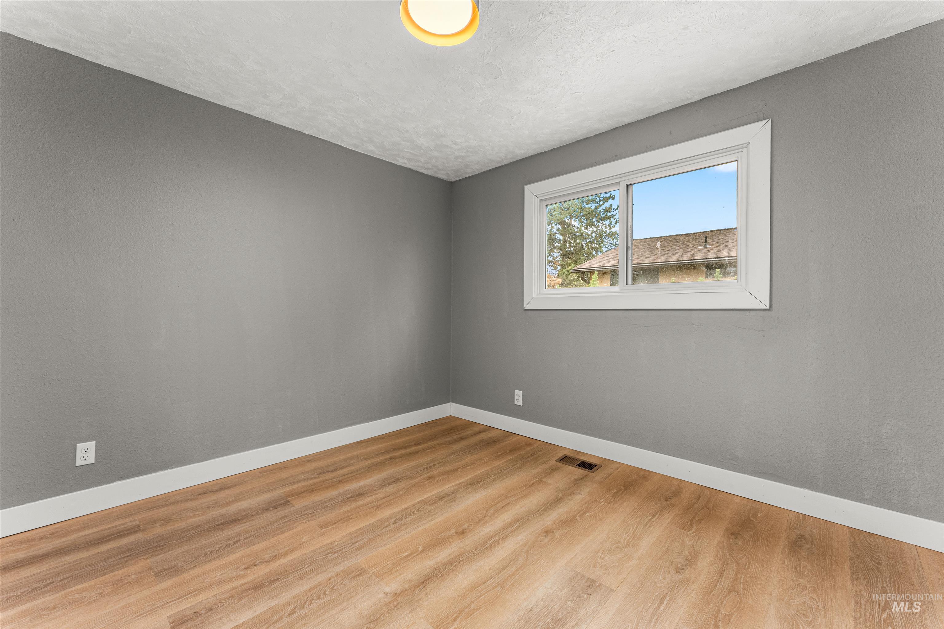 2171 N Hampton Rd., Boise, Idaho 83704, 3 Bedrooms, 1 Bathroom, Residential For Sale, Price $424,900,MLS 98980752