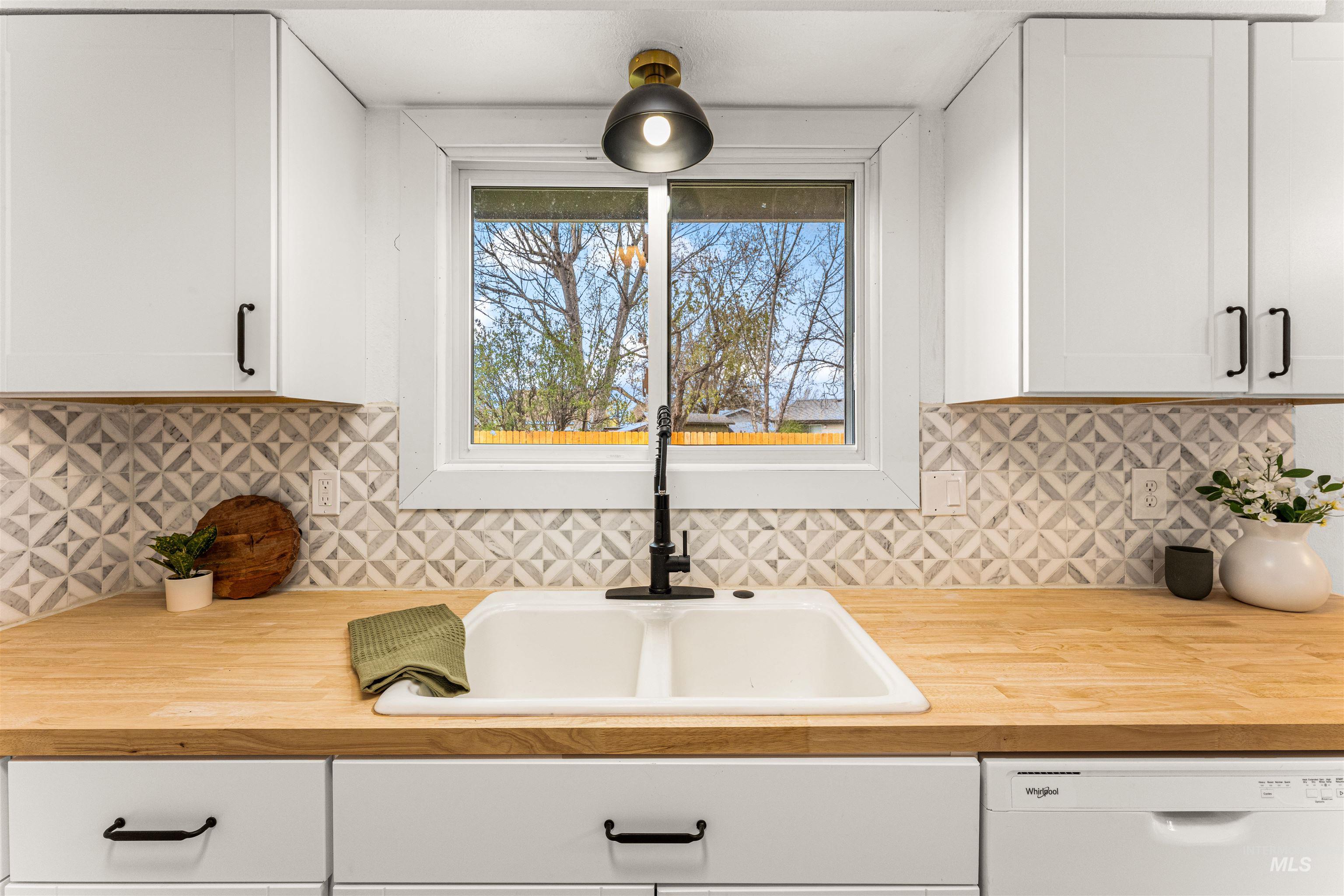 2171 N Hampton Rd., Boise, Idaho 83704, 3 Bedrooms, 1 Bathroom, Residential For Sale, Price $424,900,MLS 98980752