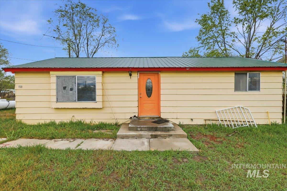 150 3rd Street, Grand View, Idaho 83624, 3 Bedrooms, 2 Bathrooms, Residential For Sale, Price $199,900,MLS 98980753