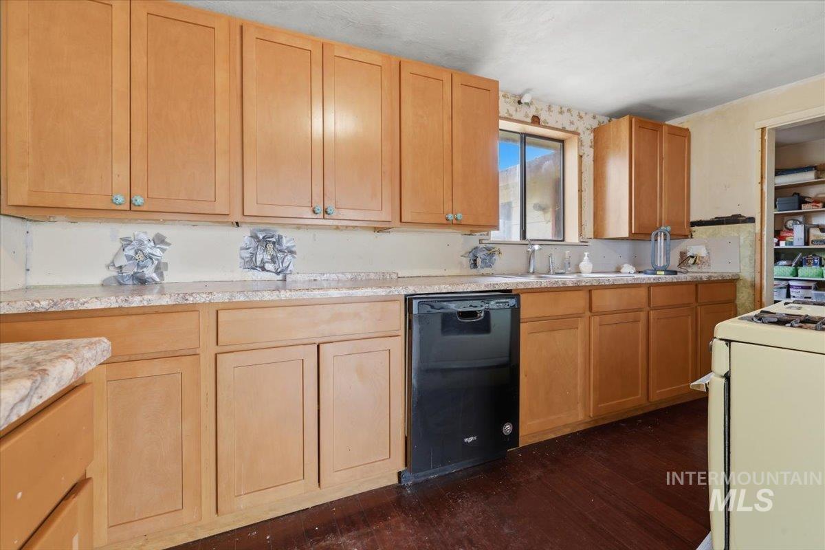 150 3rd Street, Grand View, Idaho 83624, 3 Bedrooms, 2 Bathrooms, Residential For Sale, Price $199,900,MLS 98980753