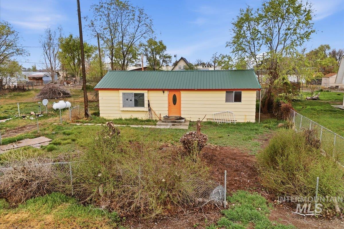 150 3rd Street, Grand View, Idaho 83624, 3 Bedrooms, 2 Bathrooms, Residential For Sale, Price $199,900,MLS 98980753