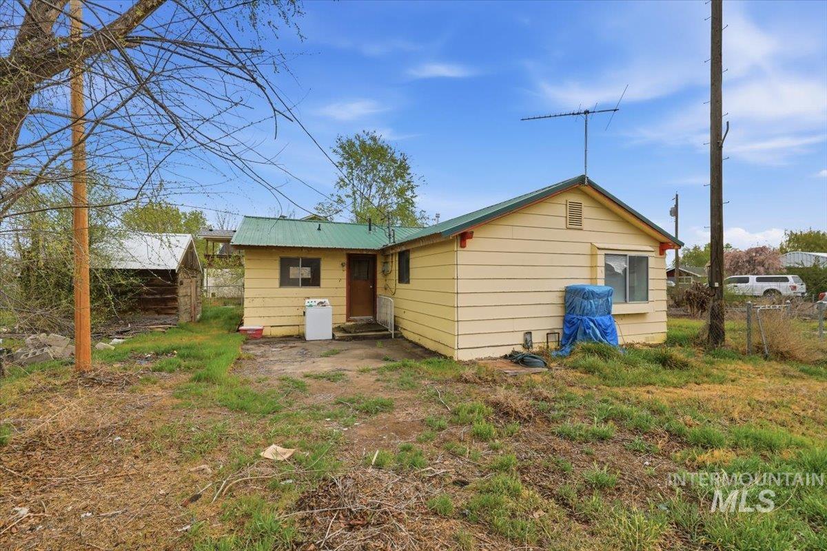 150 3rd Street, Grand View, Idaho 83624, 3 Bedrooms, 2 Bathrooms, Residential For Sale, Price $199,900,MLS 98980753