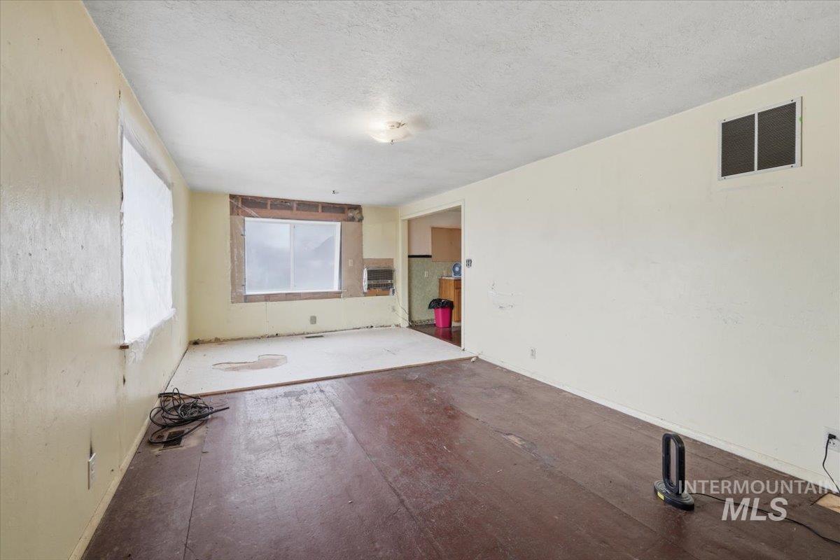 150 3rd Street, Grand View, Idaho 83624, 3 Bedrooms, 2 Bathrooms, Residential For Sale, Price $199,900,MLS 98980753