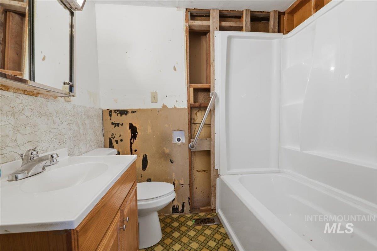 150 3rd Street, Grand View, Idaho 83624, 3 Bedrooms, 2 Bathrooms, Residential For Sale, Price $199,900,MLS 98980753