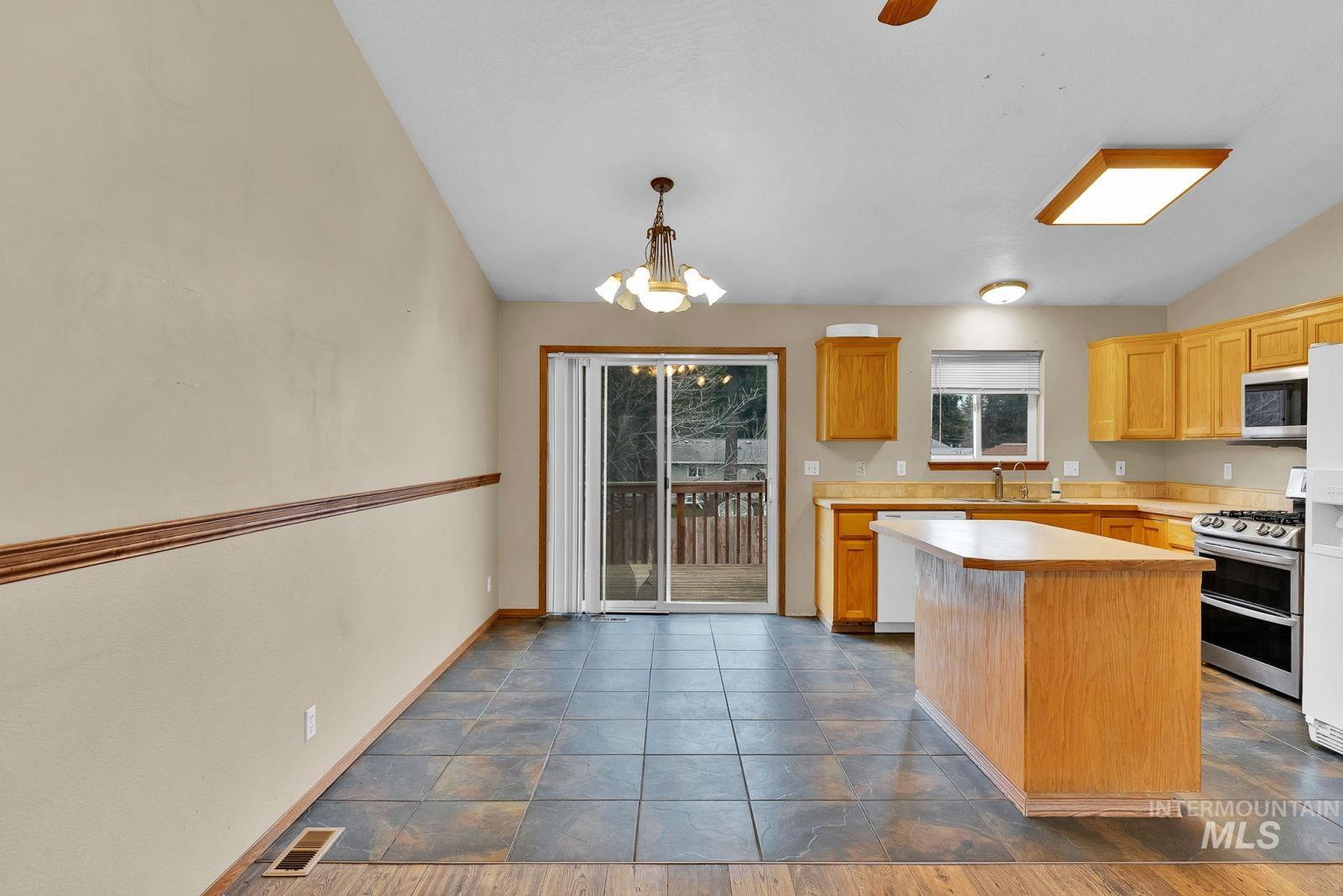 8561 W Nebraska Street, Rathdrum, Idaho 83858, 4 Bedrooms, 2 Bathrooms, Residential For Sale, Price $420,000,MLS 98980754