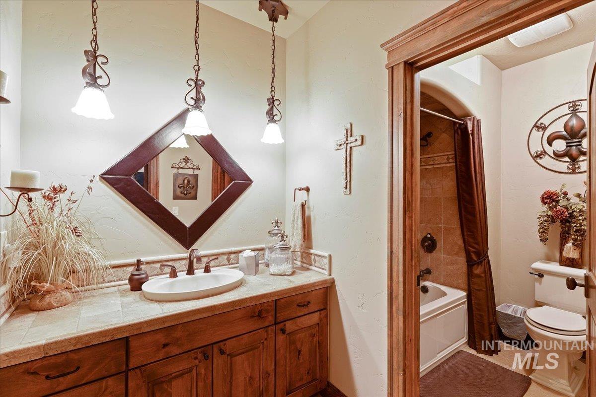 480 E Laguna Shore Lane, Eagle, Idaho 83616, 4 Bedrooms, 4.5 Bathrooms, Residential For Sale, Price $3,600,000, 98980757