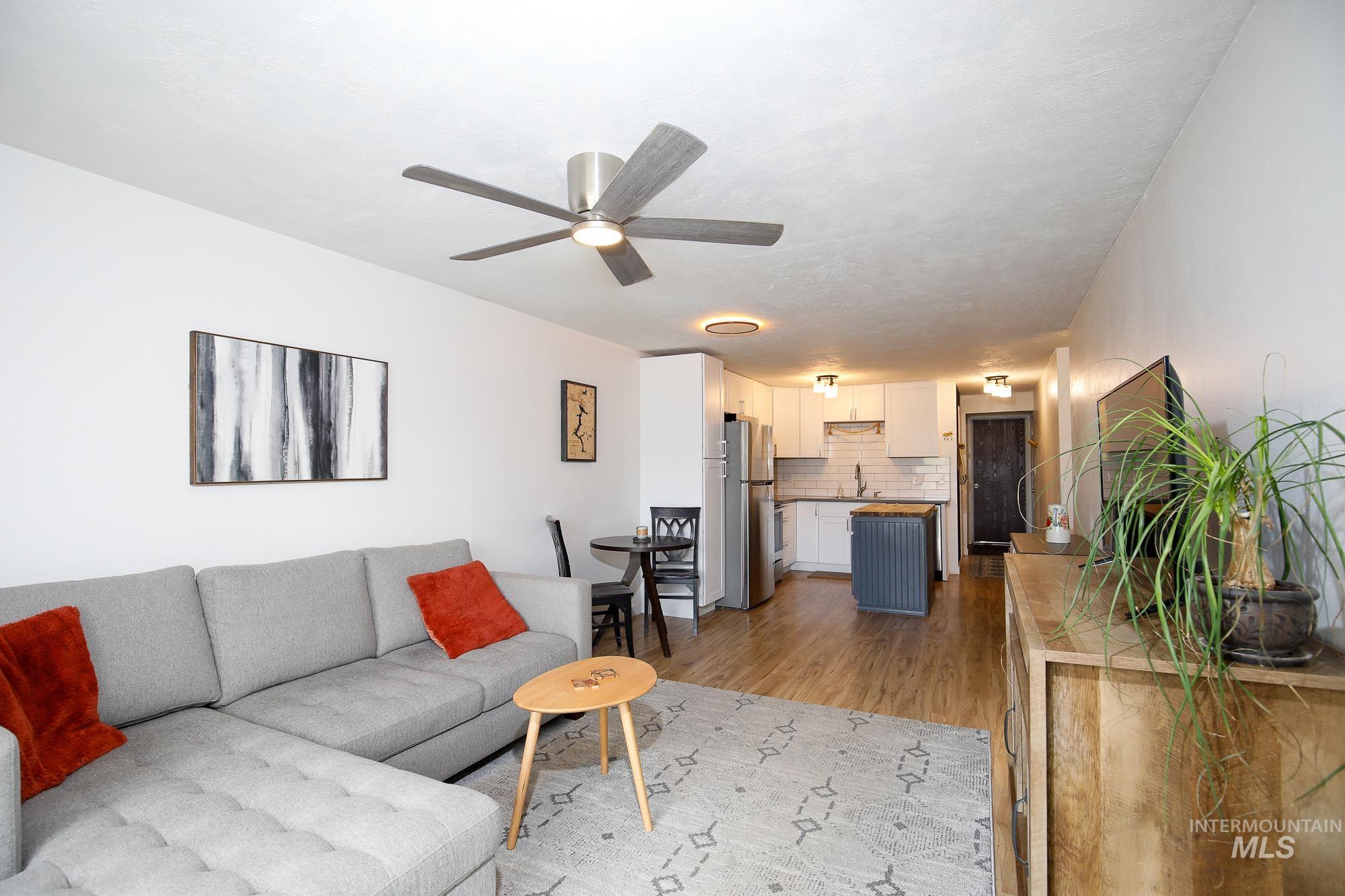 10534 W Fox Ridge Dr, Boise, Idaho 83709, 2 Bedrooms, 1 Bathroom, Residential For Sale, Price $305,000,MLS 98980758