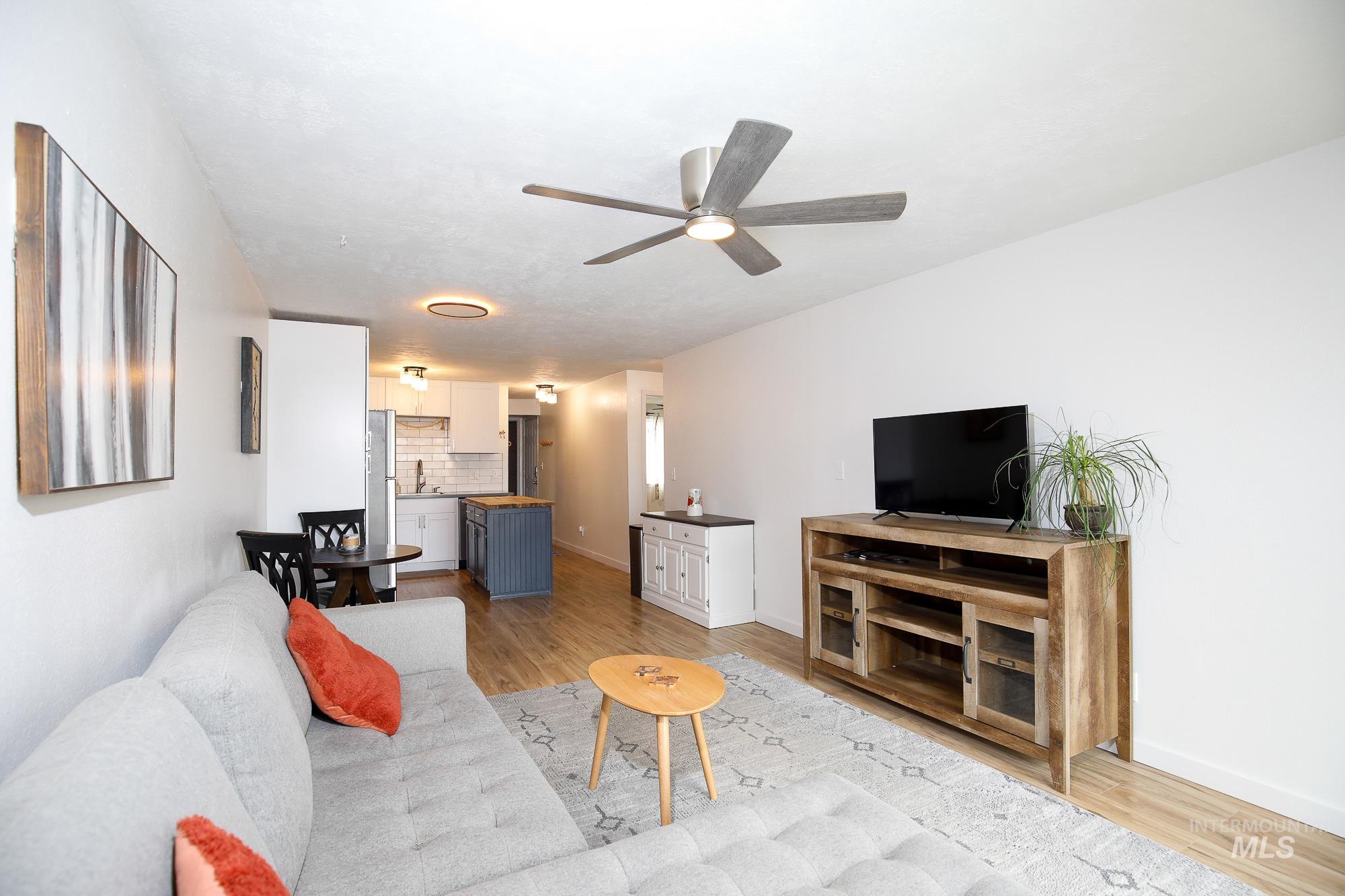 10534 W Fox Ridge Dr, Boise, Idaho 83709, 2 Bedrooms, 1 Bathroom, Residential For Sale, Price $305,000,MLS 98980758