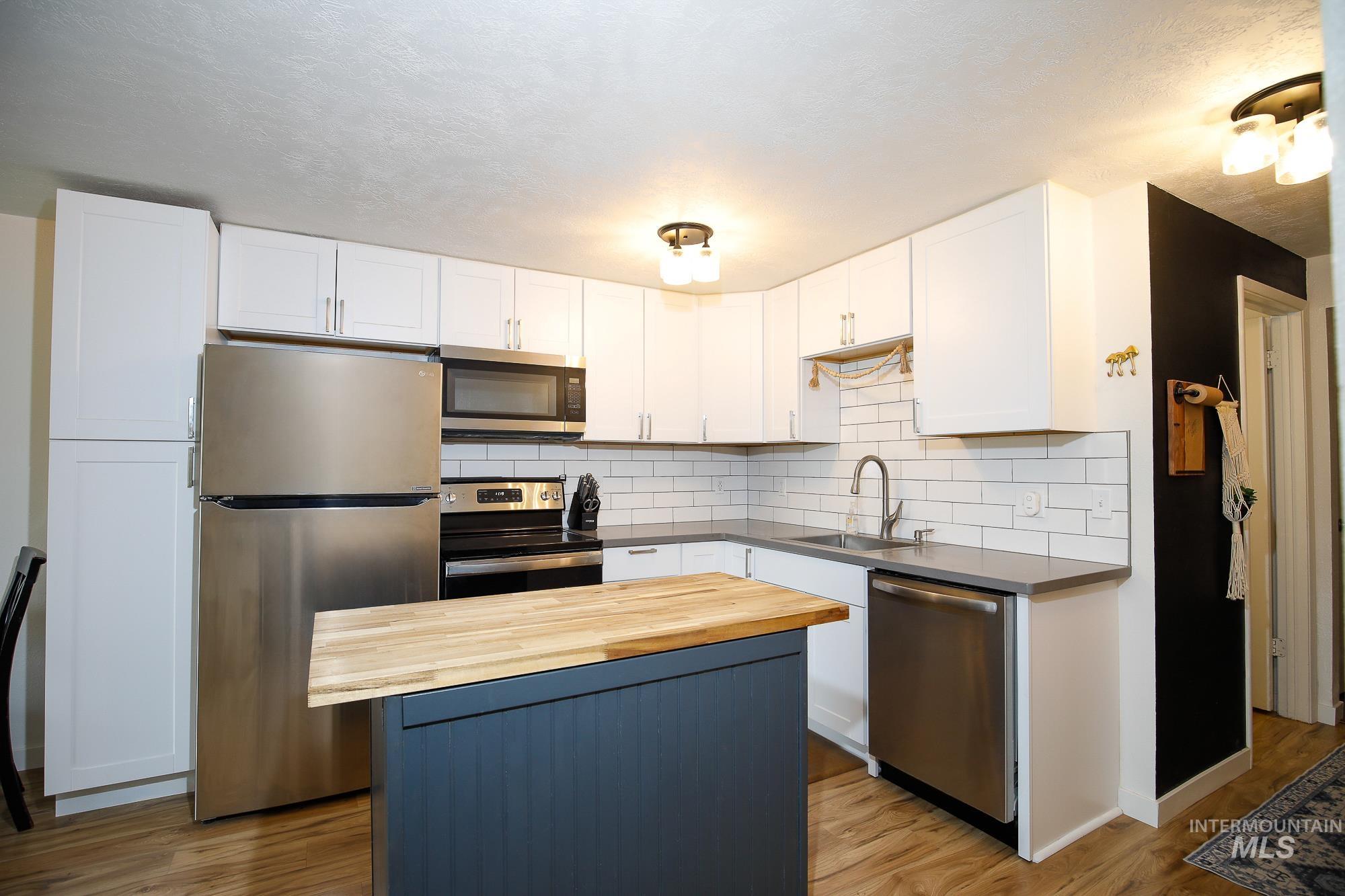 10534 W Fox Ridge Dr, Boise, Idaho 83709, 2 Bedrooms, 1 Bathroom, Residential For Sale, Price $305,000,MLS 98980758