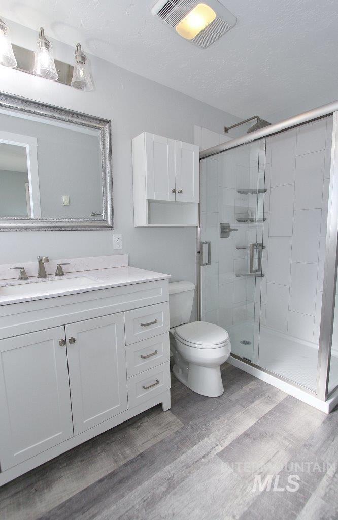 2206 N Galway Dr, Meridian, Idaho 83646-1620, 3 Bedrooms, 3 Bathrooms, Residential For Sale, Price $335,000,MLS 98980760